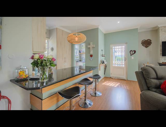 3 BEDROOM TOWNHOUSE FOR SALE IN SHELLY BEACH